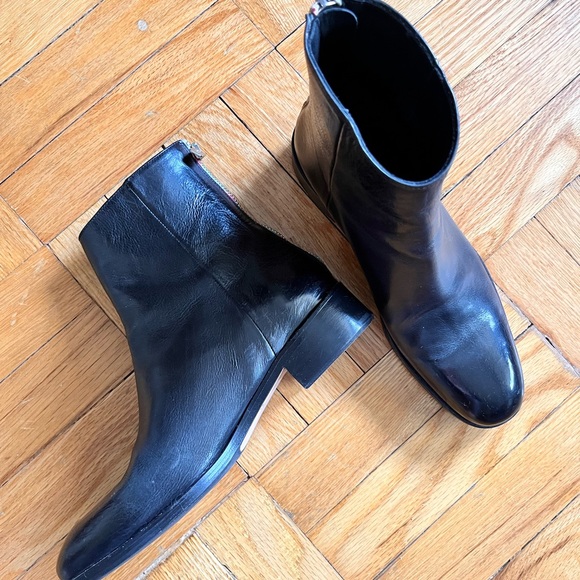 Fantastic never worn Paul Smith Chelsea boots. Black with rear zip, size 37/7.5. - Picture 3 of 8